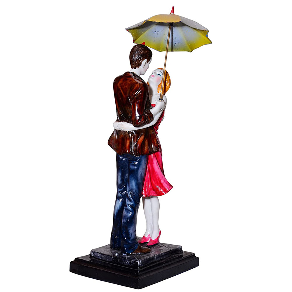 Loving Couple Showpiece